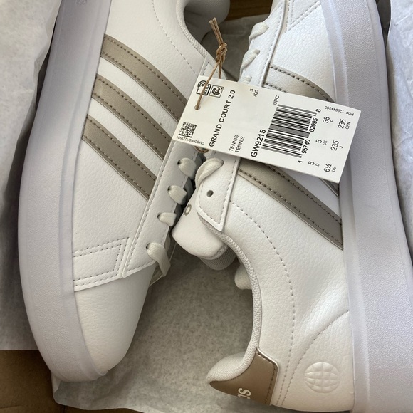 Adidas Grand Court 2.0 sneakers size 6.5 but fit 1/2 size bigger like a 7 - Picture 3 of 6